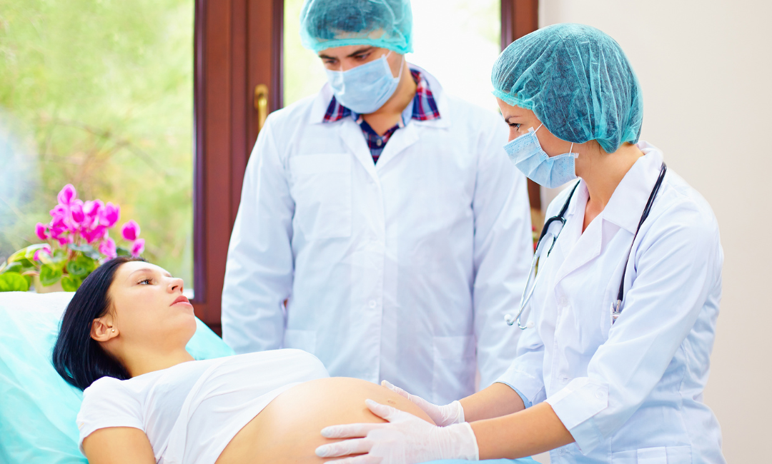 Plano de Saúde sem cobertura obstetrícia deve custear parto de emergência.